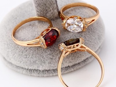 Elegáns csillogó köves aranyozott gyűrű
